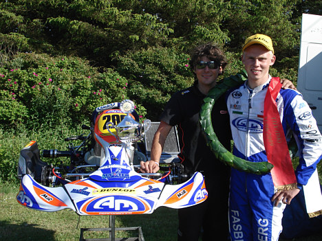 Andreas Fasberg & Alessandro Manetti med vinder karten.